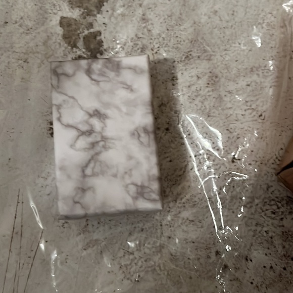 Red earring and necklaces - Picture 3 of 3